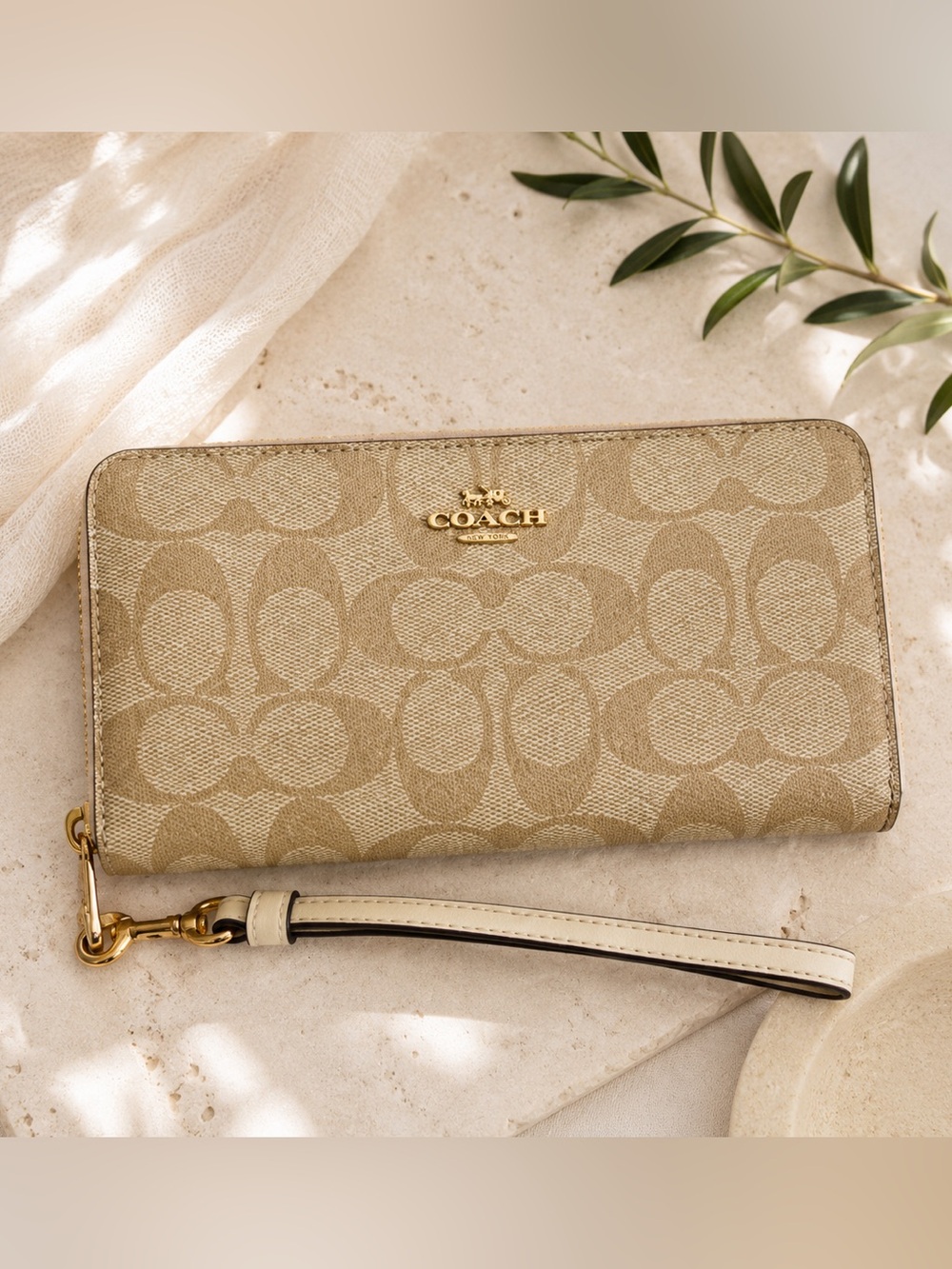 Coach Signature Zip Around Wristlet Wallet Khaki Beige ✨ Like New